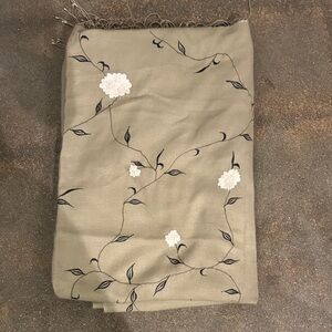 Himalayan Cahmere Company Floral Shawl